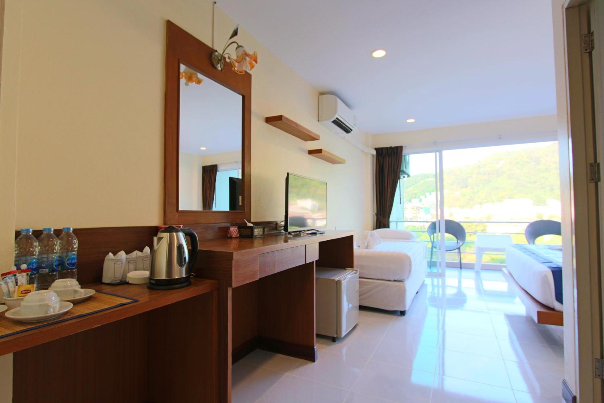 Good Nice Hotel Patong Phòng bức ảnh