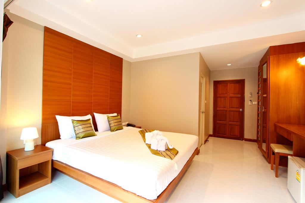 Good Nice Hotel Patong Phòng bức ảnh
