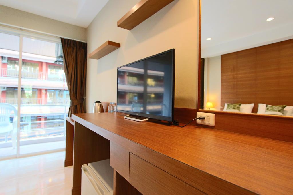Good Nice Hotel Patong Phòng bức ảnh